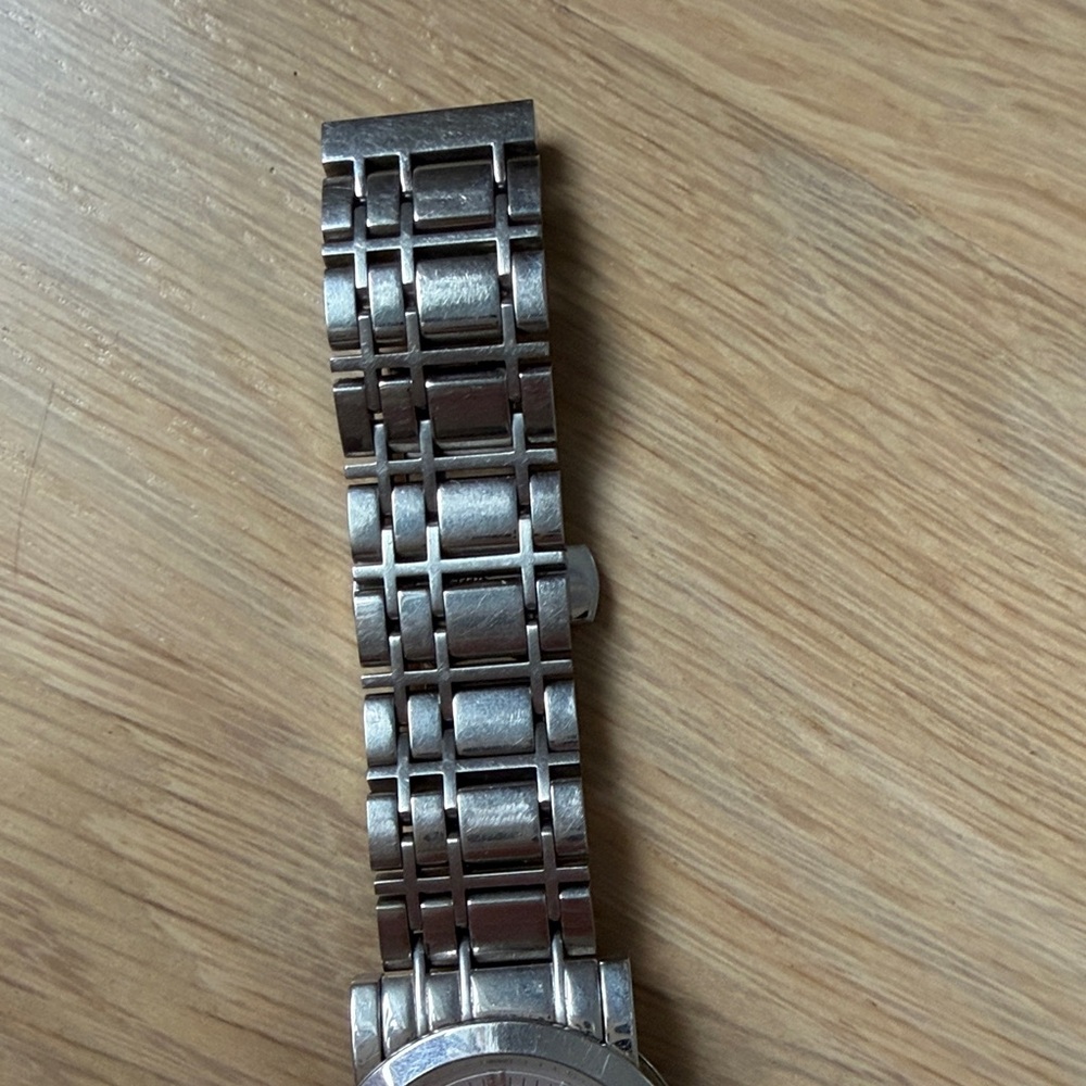 Burberry Silver and White Women's Watch - Picture 3 of 7